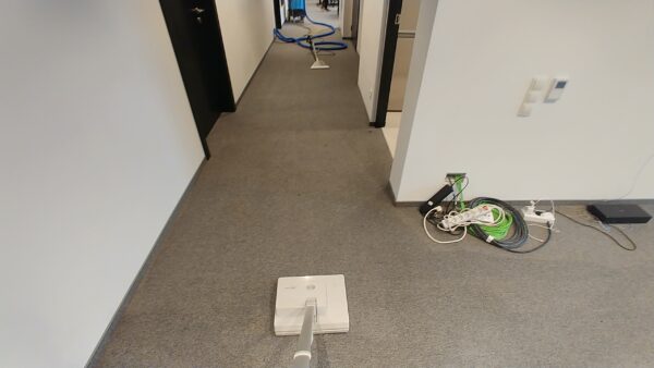 Mop piorący podczas prania wykładziny