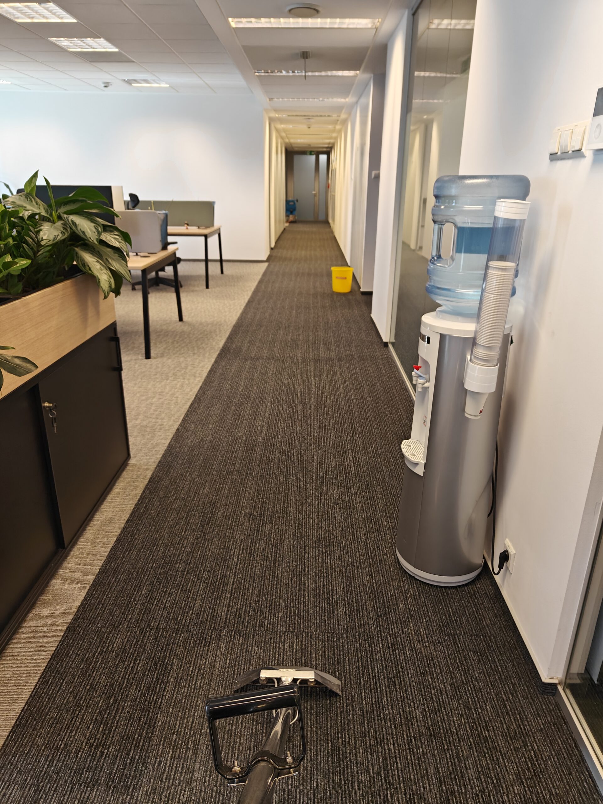 sprzatanie-wykladziny-biurowej-warszawa