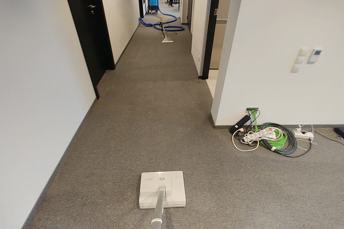 Mop piorący podczas prania wykładziny